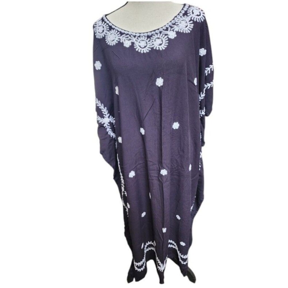 Nation AK Outfitters Embroidered Black Caftan One Size Rayon Boho